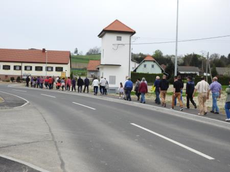 Pohod po novozgrajenih pločnikih 42